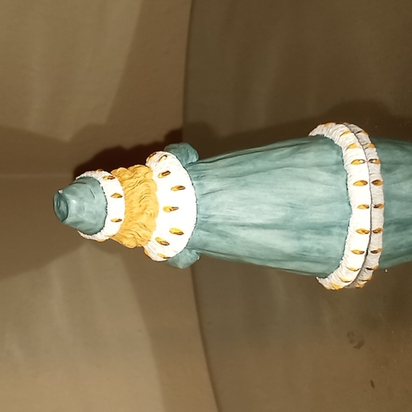 VTG- Winter Days  The Heirloom Tradition Figurine - Picture 4 of 11